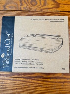 NIB Pampered Chef Bamboo Cheeseboard Reversible